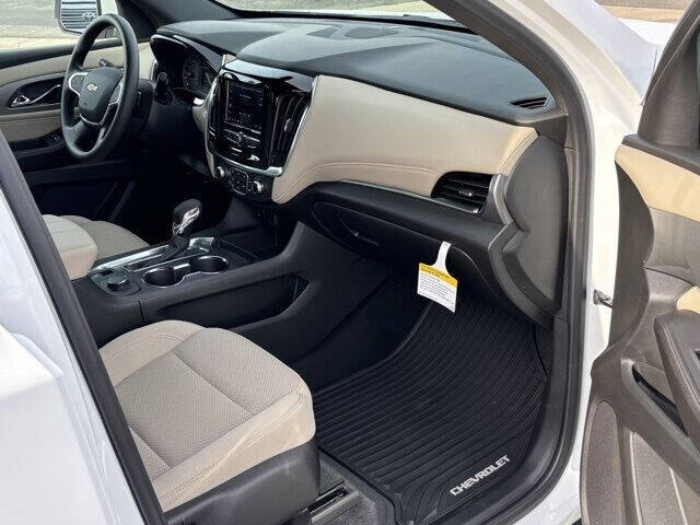 2023 Chevrolet Traverse LS