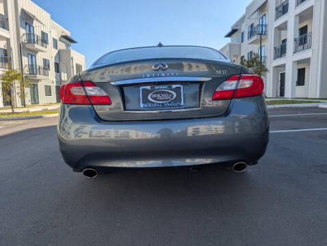 2012 Infiniti M37
