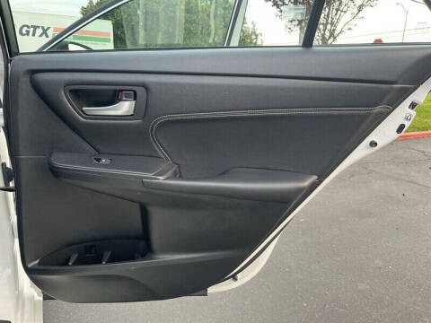 2017 Toyota Camry Hybrid XLE