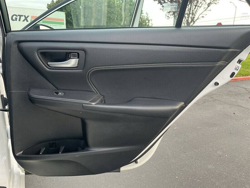 2017 Toyota Camry Hybrid XLE