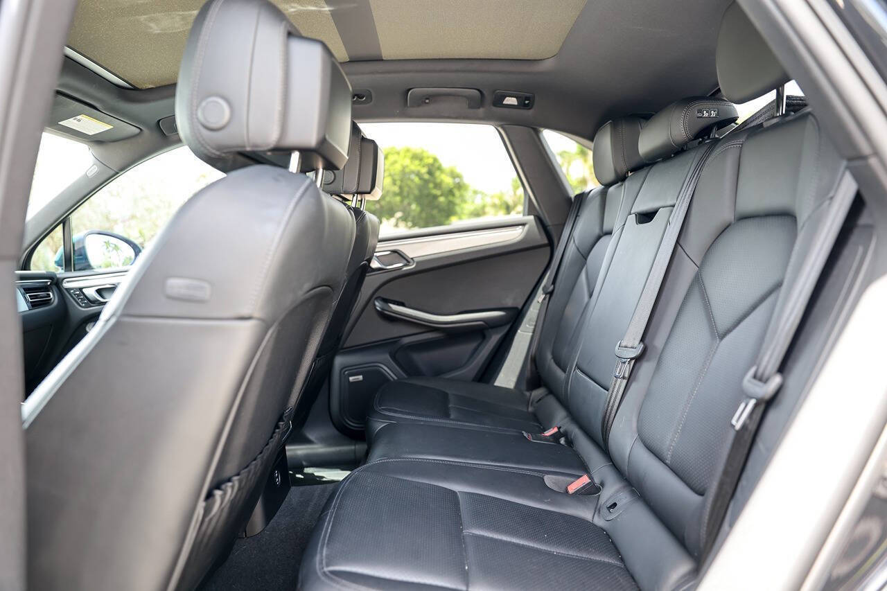 2022 Porsche Macan 70