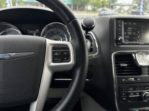 2014 Chrysler Town and Country Touring