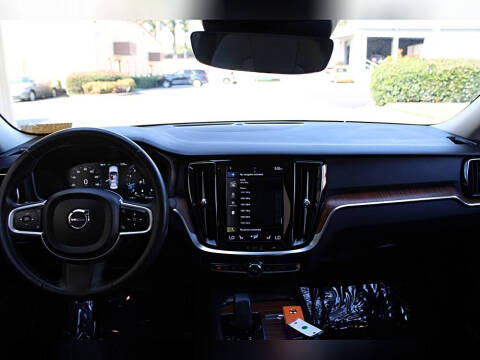 2022 Volvo S60 B5 Momentum