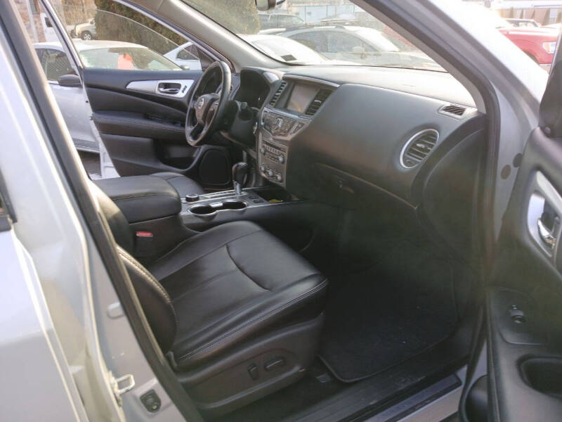 2019 Nissan Pathfinder SL