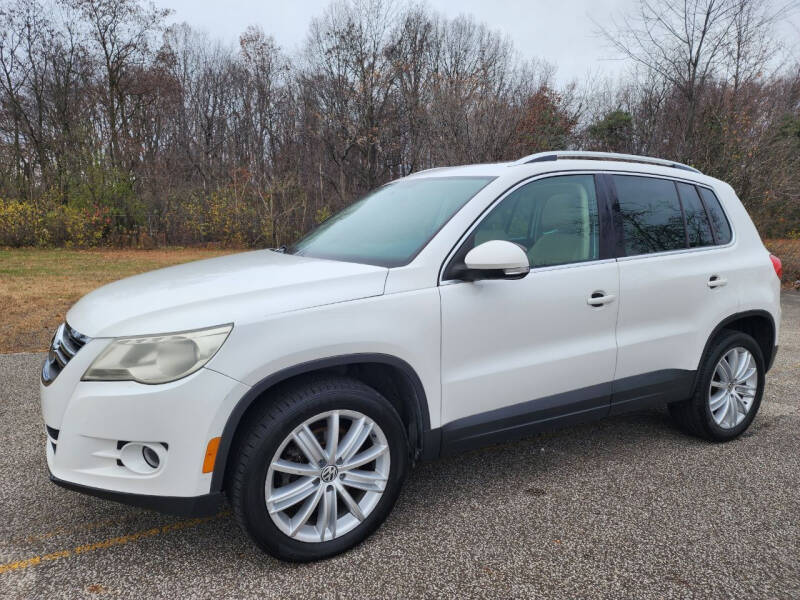 2009 Volkswagen Tiguan for sale at Akron Auto Center in Akron OH