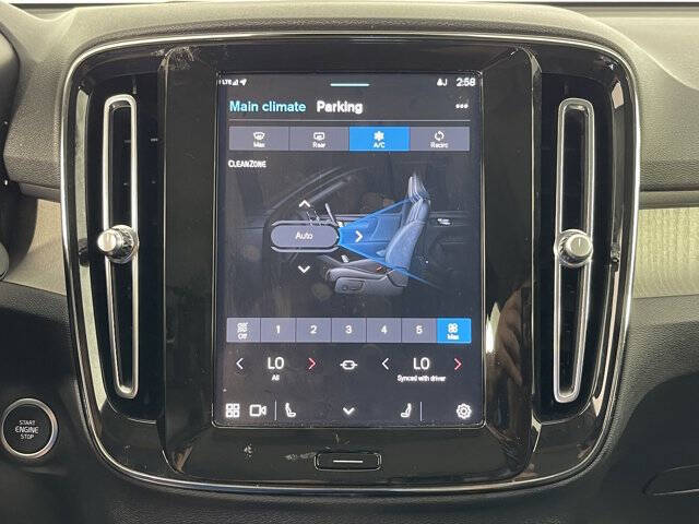 2024 Volvo XC40 B5 Plus Bright Theme