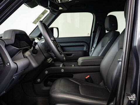 2024 Land Rover Defender 130 P400 Outbound