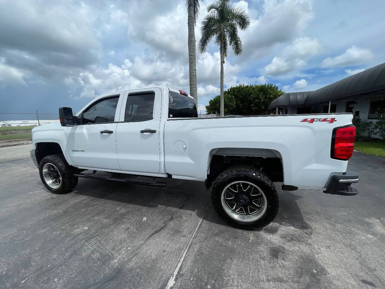 2019 Chevrolet Silverado HD Pickup - $37,900
