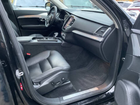 2016 Volvo XC90 T6 Momentum