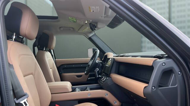 2026 Land Rover Defender 110 P400 X-Dynamic SE