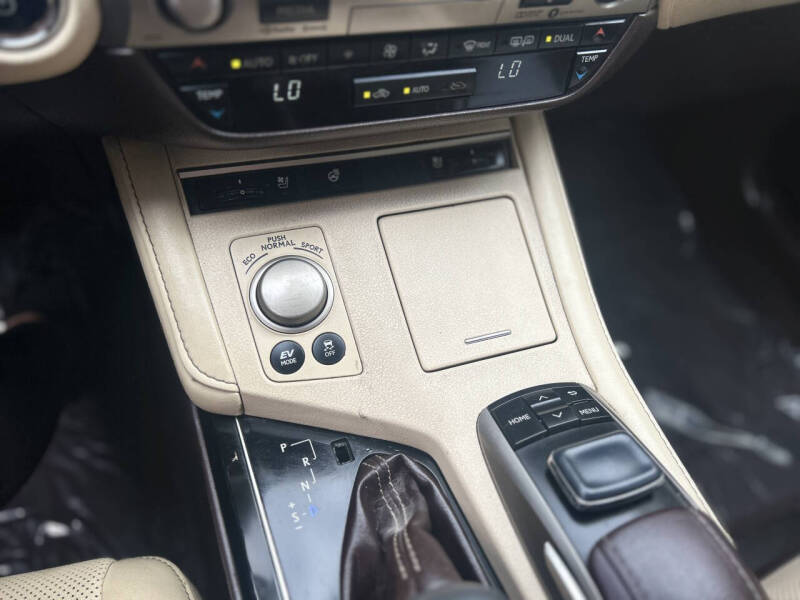 2017 Lexus ES 300h