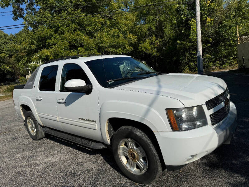 2011 Chevrolet Avalanche LT photo 4