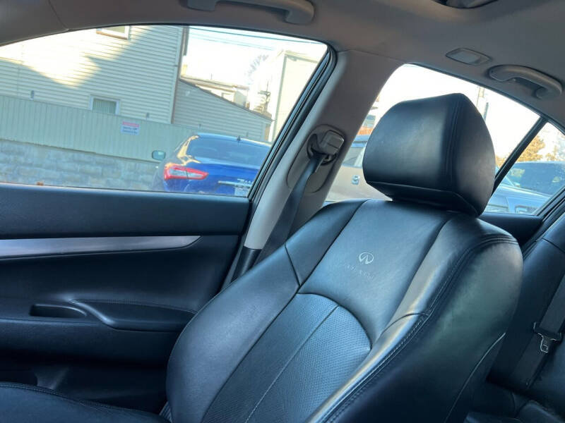 2011 Infiniti G25 Sedan x