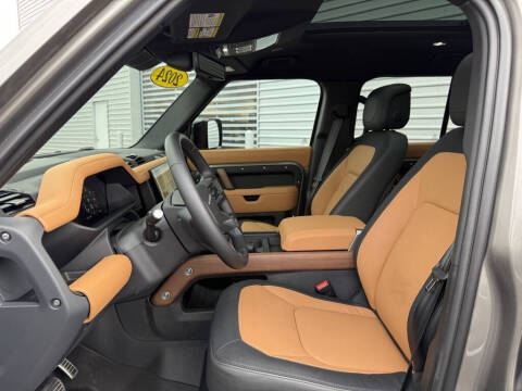 2024 Land Rover Defender 130 P400 X-Dynamic SE