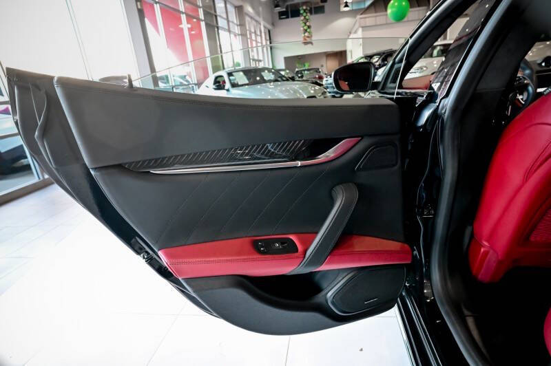 2022 Maserati Ghibli Modena Q4