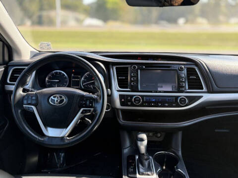 2017 Toyota Highlander SE