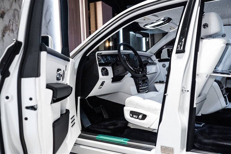 2025 Rolls-Royce Phantom