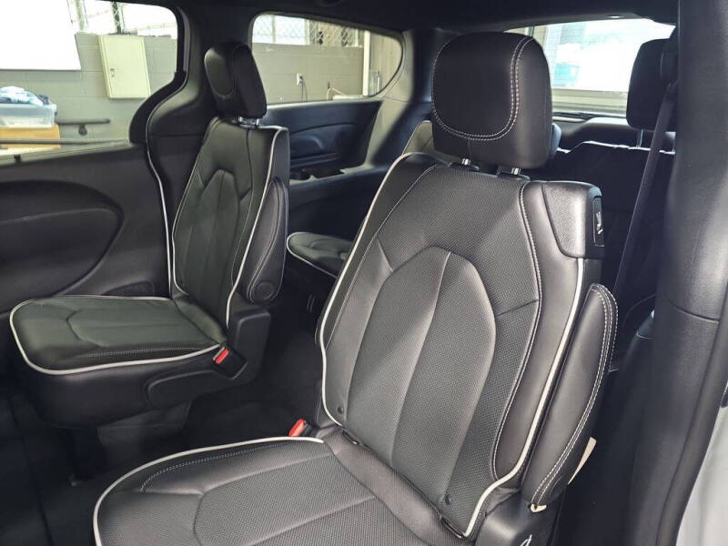 2027 Chrysler Pacifica Limited
