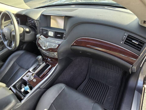 2015 Infiniti Q70 3.7