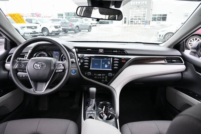 2019 Toyota Camry Hybrid LE