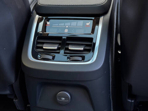 2023 Volvo XC90 Recharge T8 Ultimate Bright Theme 6P