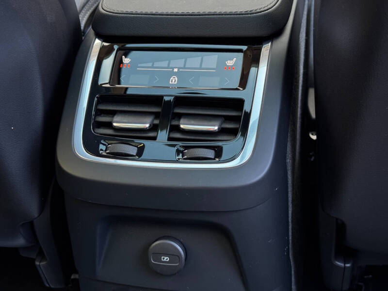 2023 Volvo XC90 Recharge T8 Ultimate Bright Theme 6P