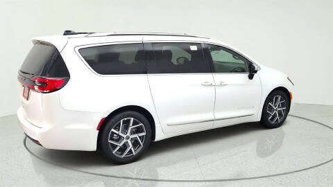 2027 Chrysler Pacifica Pinnacle
