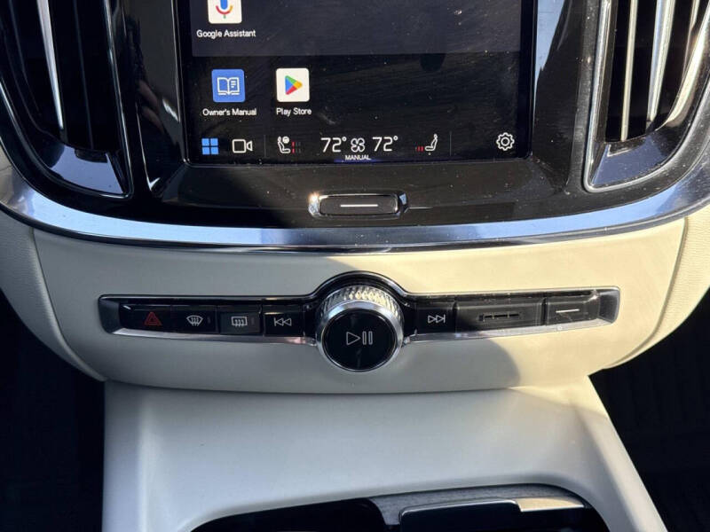 2024 Volvo S60 B5 Ultimate Dark Theme