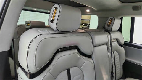 2024 Rivian R1S Adventure