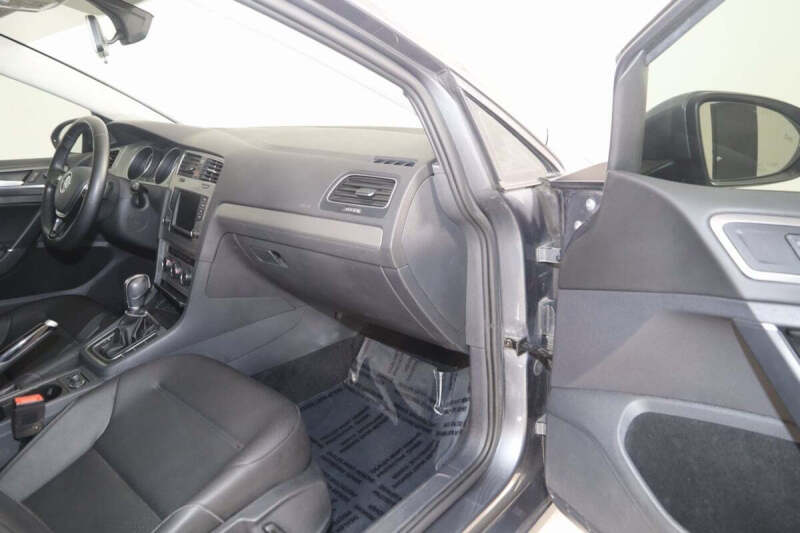 2017 Volkswagen Golf TSI Wolfsburg Edition