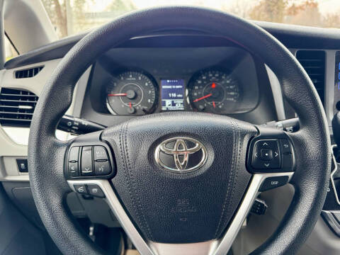 2016 Toyota Sienna LE 8-Passenger