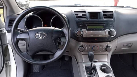 2011 Toyota Highlander SE