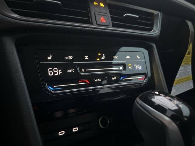 2026 Volkswagen Taos SE Black