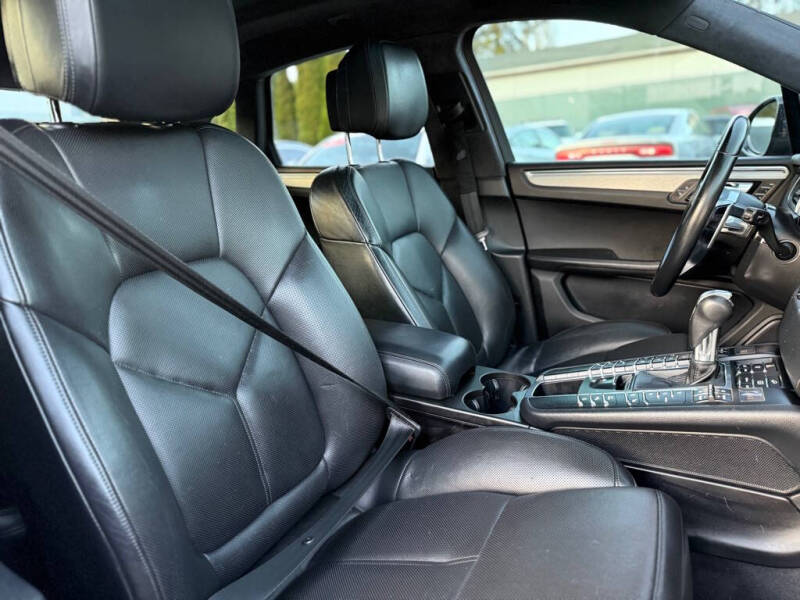 2015 Porsche Macan Turbo