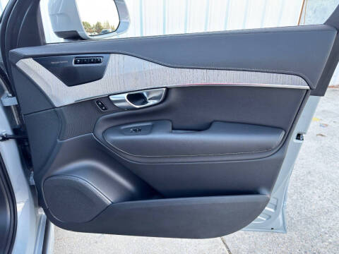 2024 Volvo XC90 Recharge T8 Ultimate Bright Theme 7P