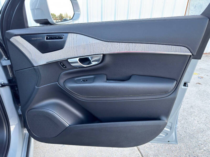 2024 Volvo XC90 Recharge T8 Ultimate Bright Theme 7P