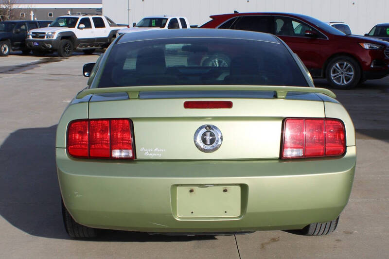 2005 Ford Mustang V6 Deluxe