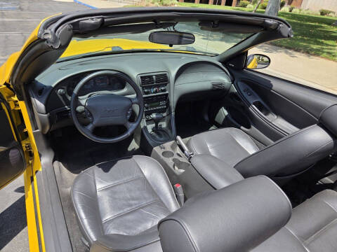2004 Ford Mustang Deluxe
