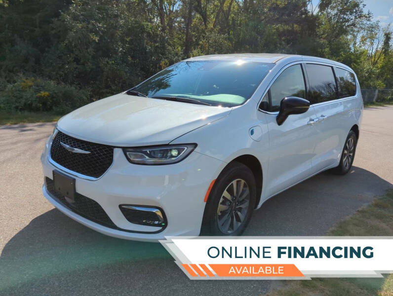 2024 Chrysler Pacifica PHEV Select's photo