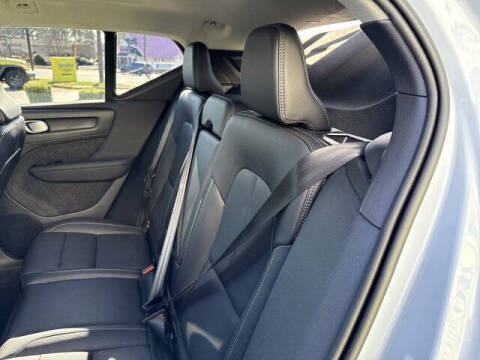 2025 Volvo XC40 B5 Core Bright Theme