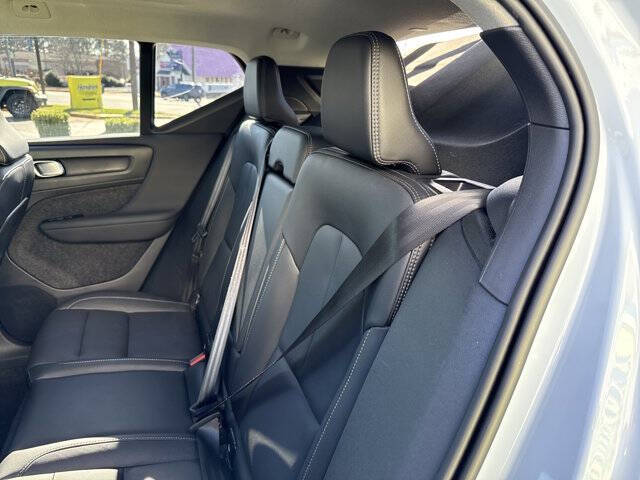 2025 Volvo XC40 B5 Core Bright Theme