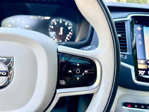 2016 Volvo XC90 T6 Momentum