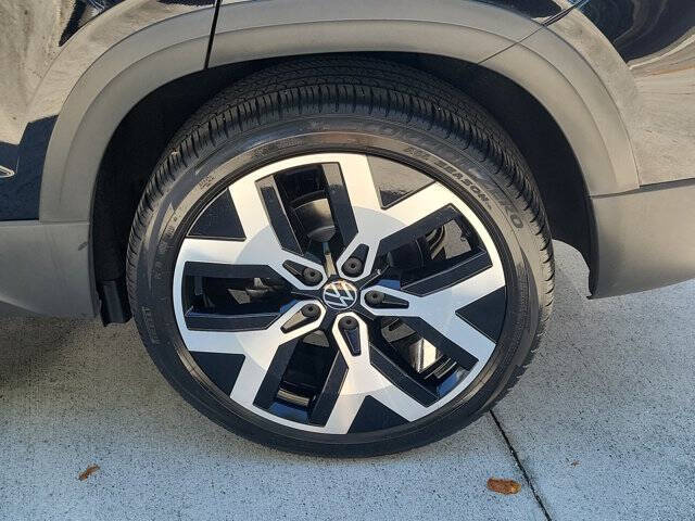 2023 Volkswagen Taos SEL 4Motion