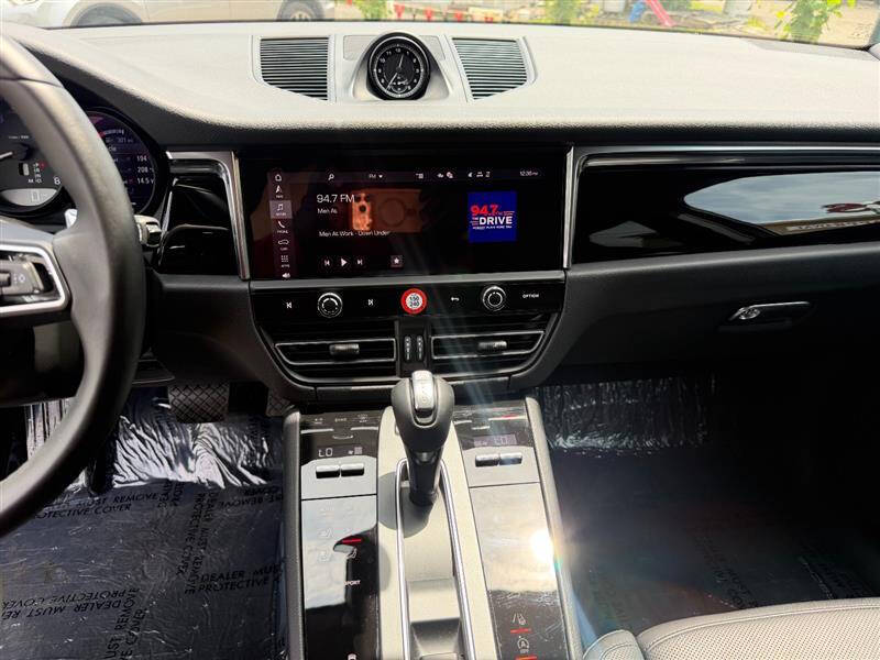 2025 Porsche Macan T
