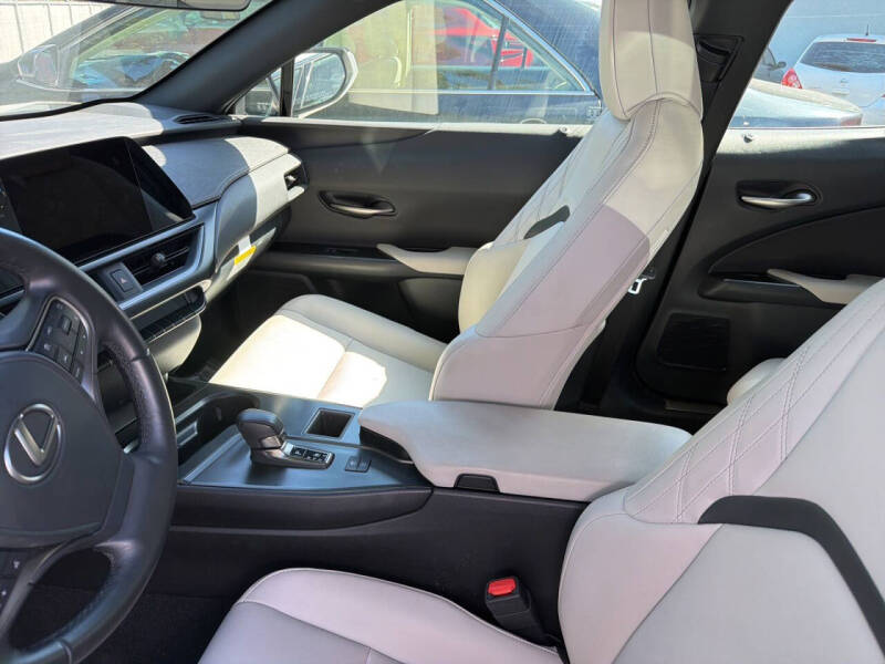 2025 Lexus UX 300h
