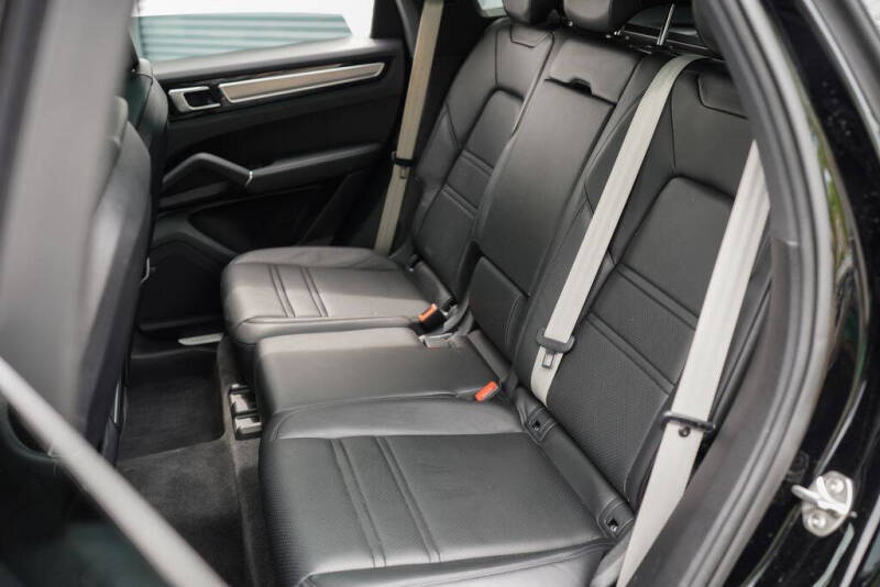 2022 Porsche Cayenne Platinum Edition