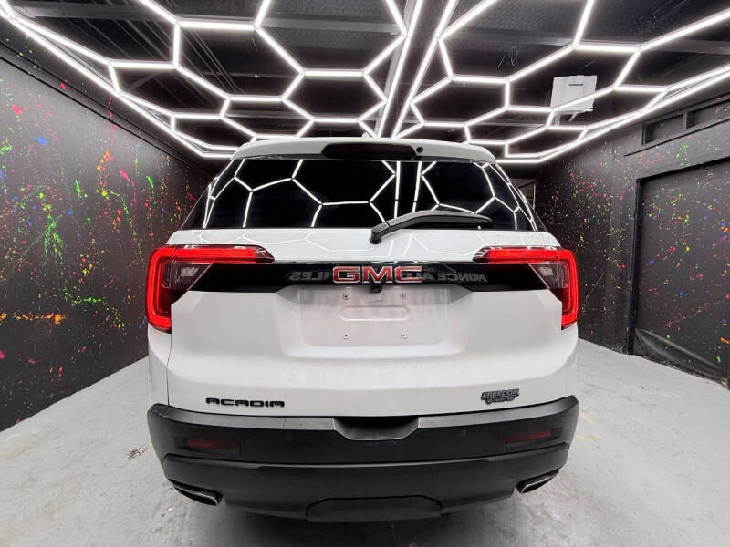 2023 GMC Acadia SLT