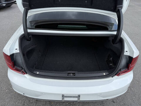 2017 Volvo S90 T6 Momentum