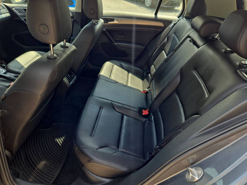 2017 Volkswagen Golf TSI S