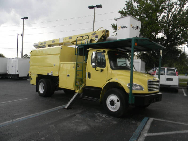 2017 Freightliner M2 106